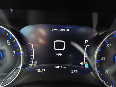 Used 2024 Chrysler Pacifica Touring-L FWD image 25