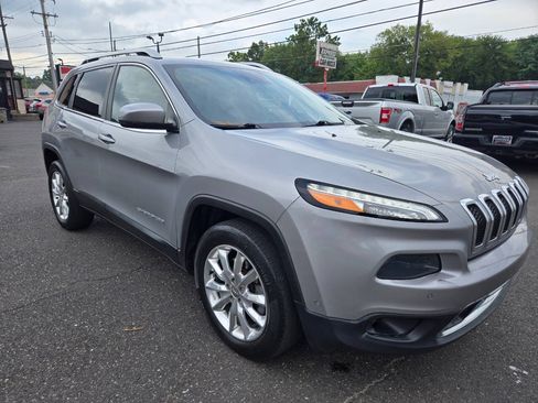 Used 2015 Jeep Cherokee Limited w/ Technology Group AWD/4WD image 4