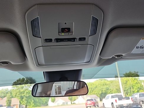 Used 2024 Toyota Highlander LE image 34