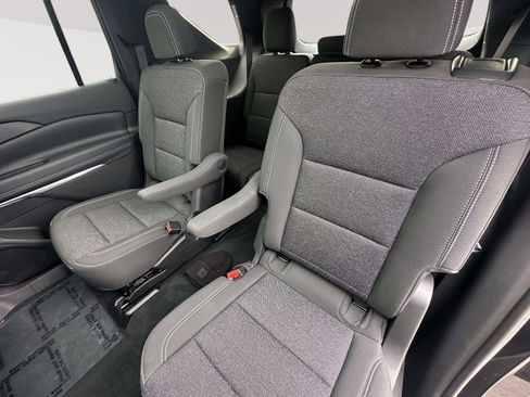 Used 2025 Chevrolet Traverse LT w/ Sun and Wheel Package image 34