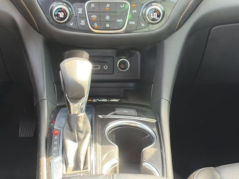 Used 2022 Chevrolet Equinox Premier FWD image 15