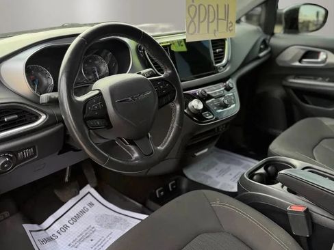 Used 2019 Chrysler Pacifica Touring Plus w/ S Appearance Package FWD image 10