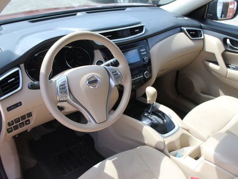 Used 2015 Nissan Rogue SV image 10