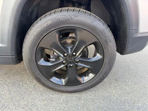 Used 2020 Jeep Compass Latitude image 16