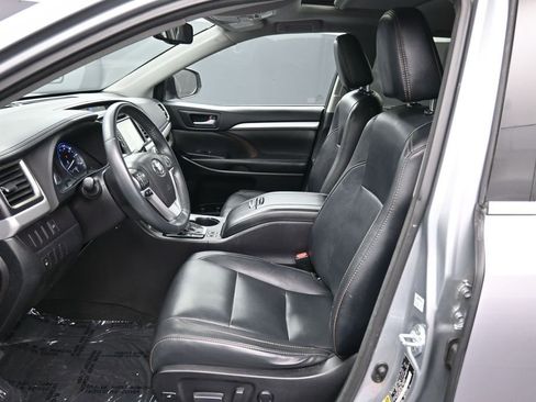 Certified 2016 Toyota Highlander XLE AWD/4WD image 19