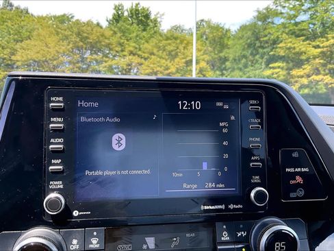 Used 2022 Toyota Highlander LE AWD/4WD image 33