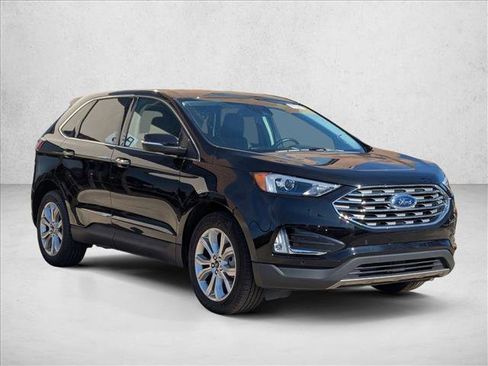 Used 2024 Ford Edge Titanium image 3