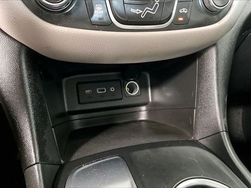 Used 2019 Chevrolet Equinox LS FWD image 27