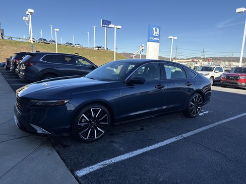 Used 2023 Honda Accord Touring image 7