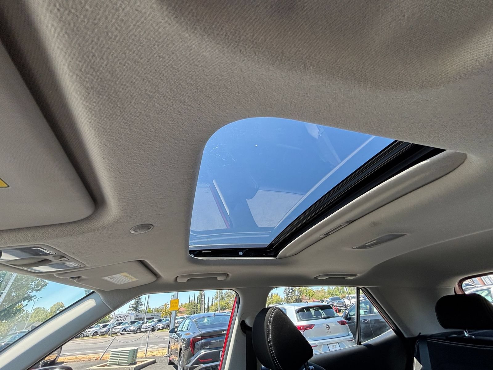 Used 2025 Hyundai Venue SEL FWD image 27