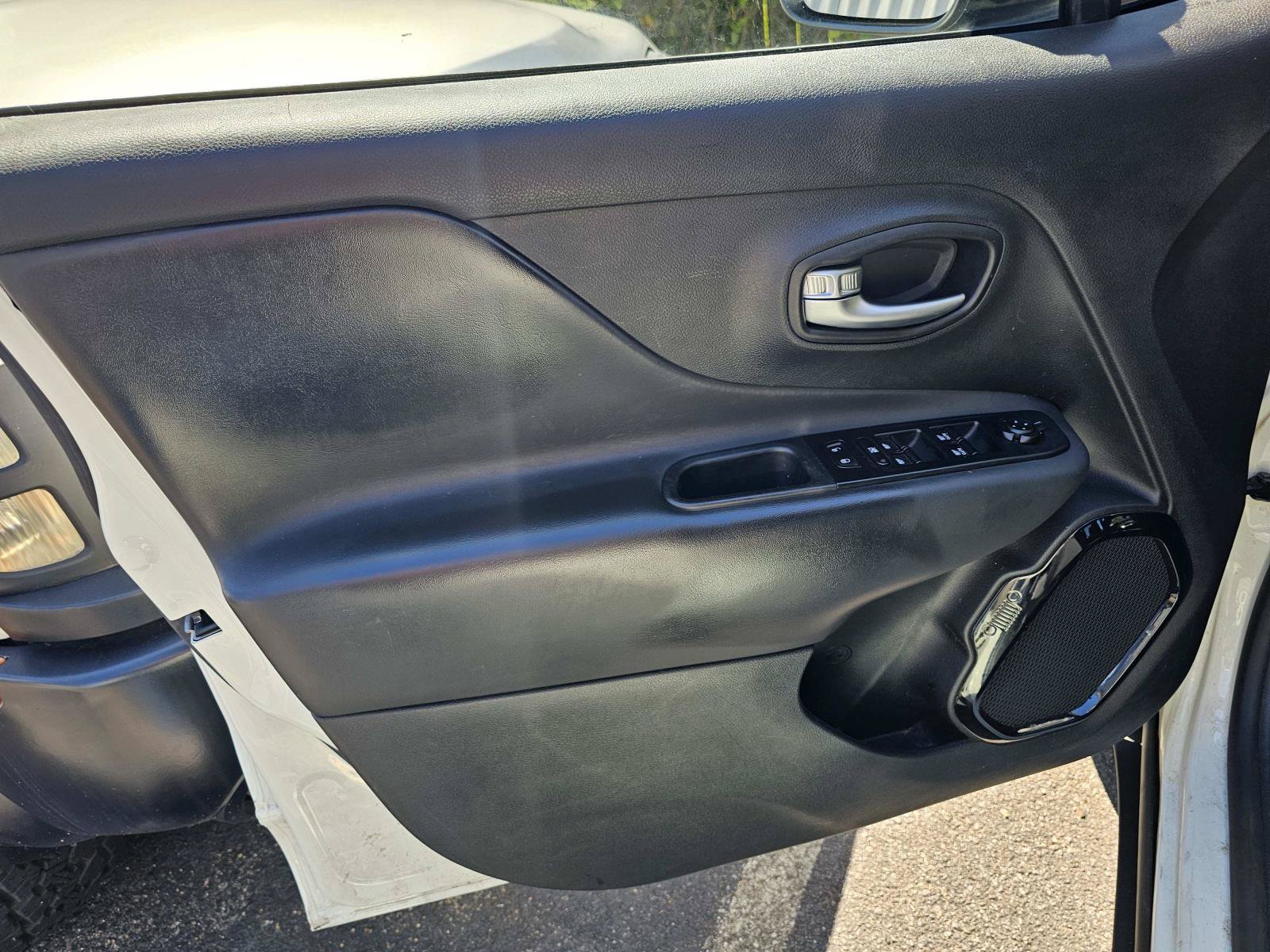 Used 2022 Jeep Renegade Altitude AWD/4WD image 13