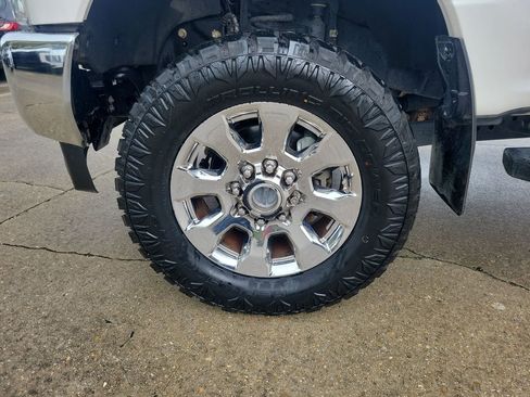 Used 2017 Ford F250 Lariat w/ Chrome Package image 29