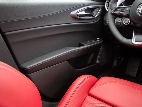 New 2025 Alfa Romeo Giulia AWD w/ Veloce Package AWD image 19