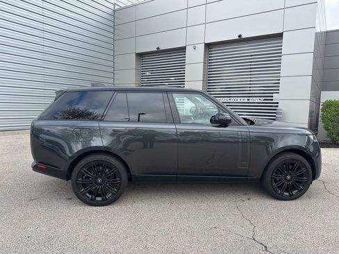 Used 2025 Land Rover Range Rover SE AWD/4WD image 6