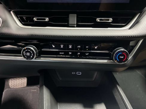 Used 2026 Chevrolet Equinox LT FWD image 28