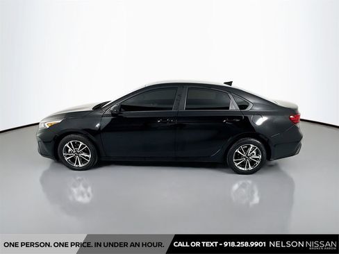 Used 2023 Kia Forte LXS FWD image 8