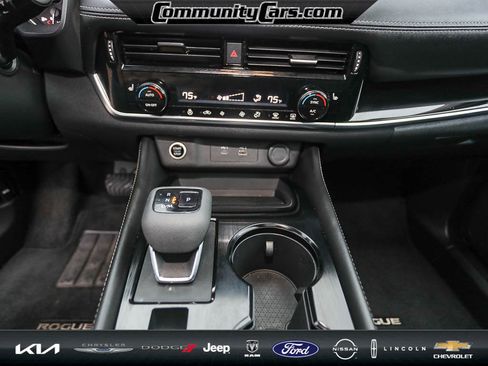 Used 2023 Nissan Rogue SL image 18