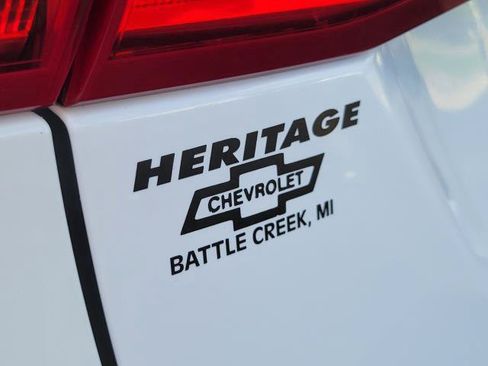 Used 2018 Chevrolet Equinox LT FWD image 33