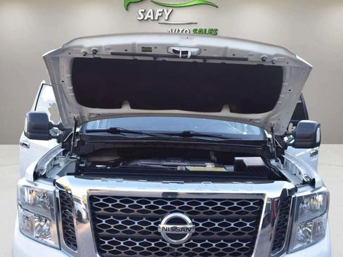 Used 2017 Nissan Titan SV image 16
