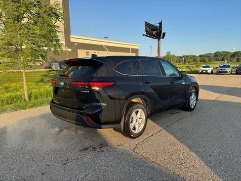 Used 2021 Toyota Highlander LE AWD/4WD image 49
