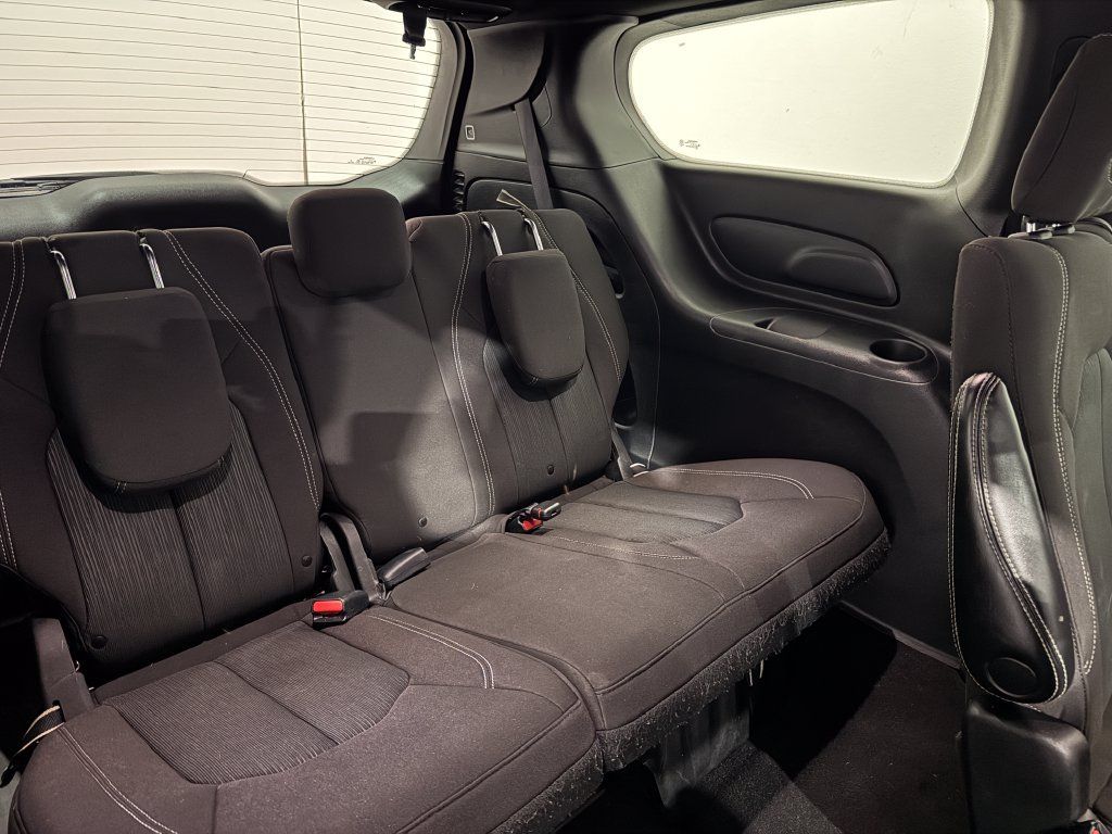 Used 2021 Chrysler Pacifica Touring w/ S Appearance Package FWD image 26