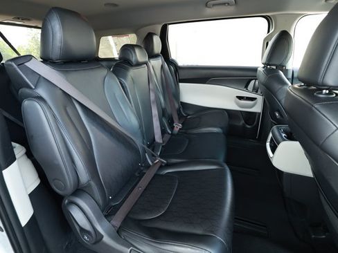 Used 2023 Kia Carnival LX FWD image 30