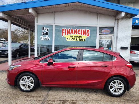 Used 2017 Chevrolet Cruze LT FWD image 2