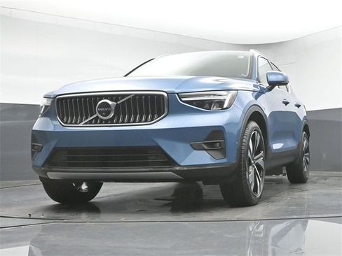 Used 2023 Volvo XC40 B5 Ultimate w/ Protection Package Premier image 44