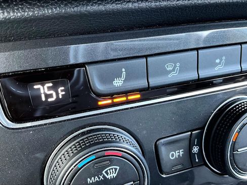 Used 2019 Volkswagen Tiguan SE image 35