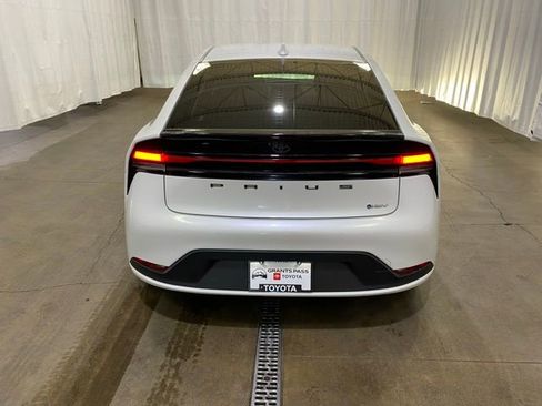 Used 2023 Toyota Prius LE image 5