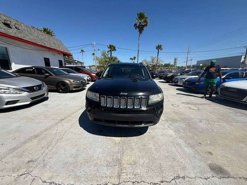 Used 2014 Jeep Compass Latitude FWD image 1