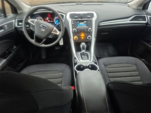 Used 2015 Ford Fusion SE image 18