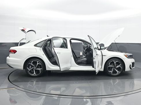 Used 2020 Volkswagen Passat 2.0T R-Line image 26