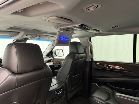 Used 2017 Cadillac Escalade ESV Luxury image 36