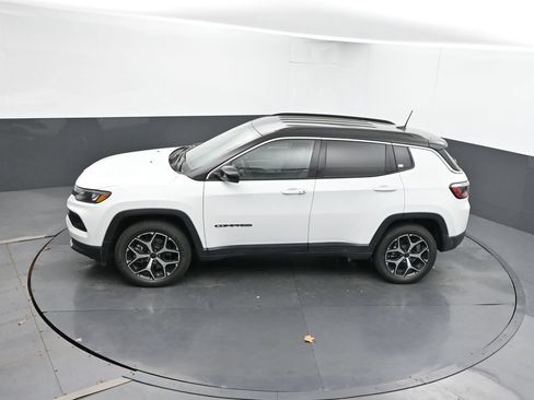 Used 2025 Jeep Compass Limited AWD/4WD image 41
