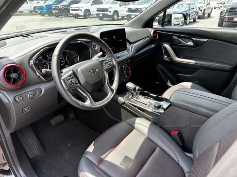 Certified 2025 Chevrolet Blazer RS w/ Enhanced Convenience Package FWD image 18