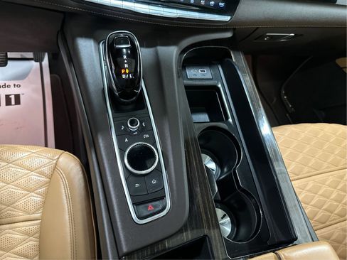 Used 2021 Cadillac Escalade ESV Premium Luxury AWD/4WD image 17