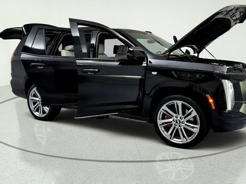 Used 2025 Cadillac Escalade Sport Platinum w/ LPO, Floor Liner Package AWD/4WD image 14