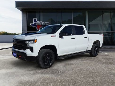 Used 2024 Chevrolet Silverado 1500 LT Trail Boss w/ Convenience Package II image 7