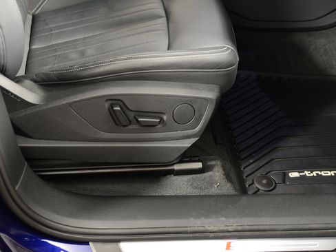Certified 2022 Audi e-tron Premium image 10