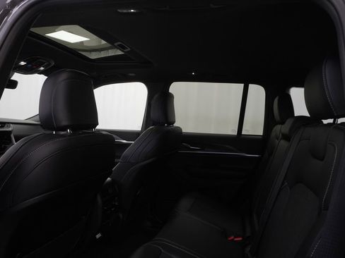New 2026 Jeep Grand Cherokee Altitude AWD/4WD image 18