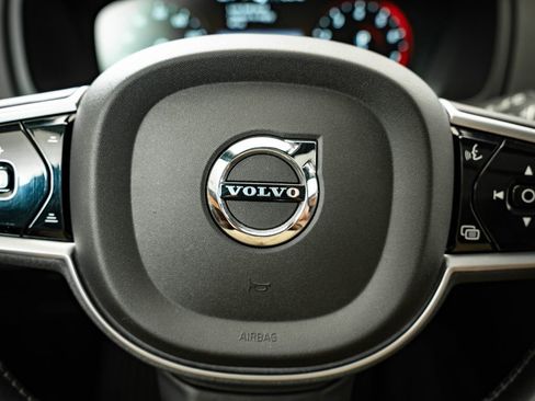 Used 2022 Volvo XC90 T6 Momentum AWD/4WD image 30