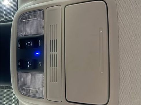 Used 2025 Honda Odyssey Elite image 26