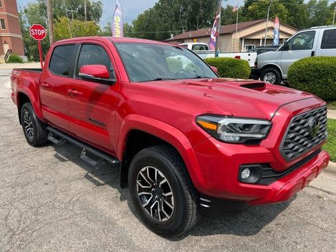 Used 2021 Toyota Tacoma TRD Sport w/ Technology Package AWD/4WD image 2