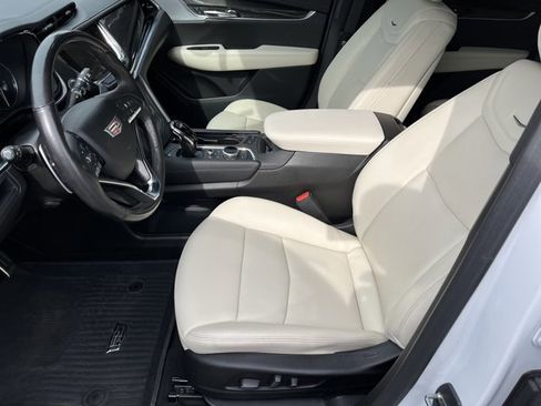 Used 2023 Cadillac XT6 Sport image 10