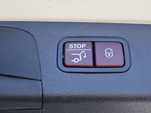 Used 2019 Mercedes-Benz GLC 300 4MATIC image 12