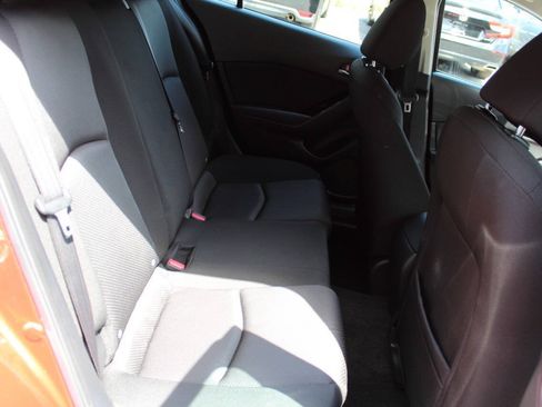 Used 2018 MAZDA MAZDA3 Sport FWD image 18