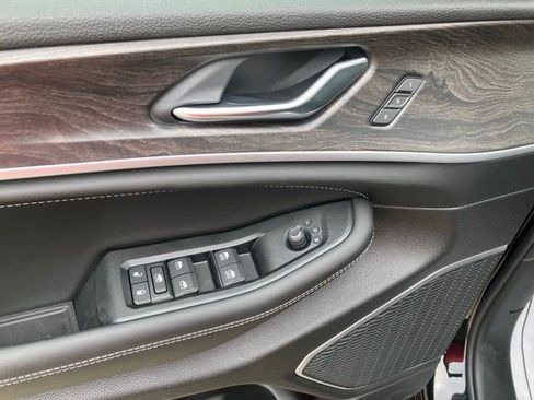 New 2026 Jeep Grand Cherokee Limited AWD/4WD image 10