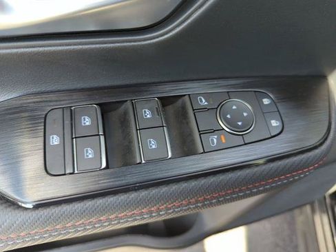 Certified 2025 Nissan Kicks SR FWD image 30