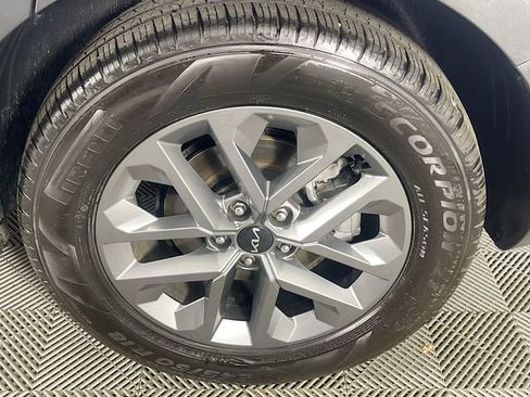 Used 2024 Kia Telluride LX FWD image 33